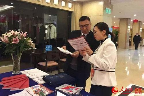 新疆图书馆"两会"信息咨询服务受欢迎